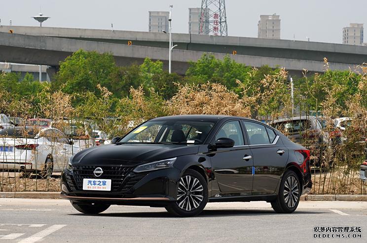 东风日产 天籁 2022款 2.0L SV 黑金版