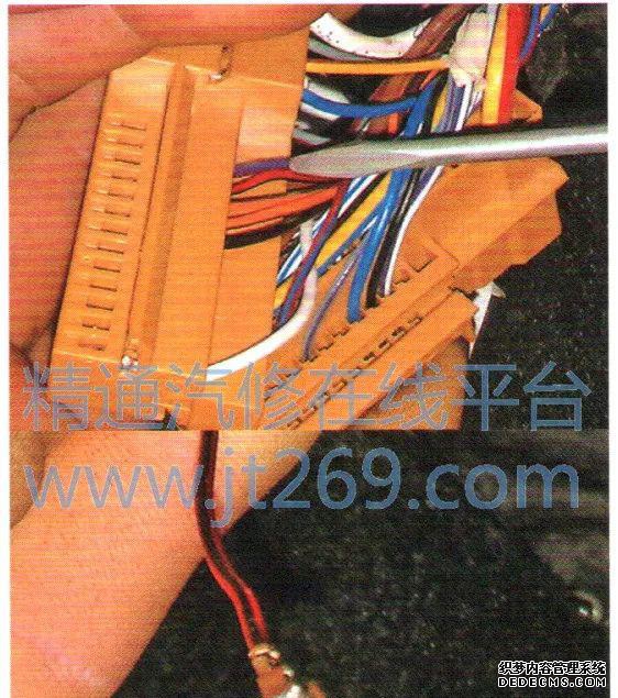 发动机帕萨特左前方45度介绍_发动机帕萨特机舱介绍_帕萨特发动机